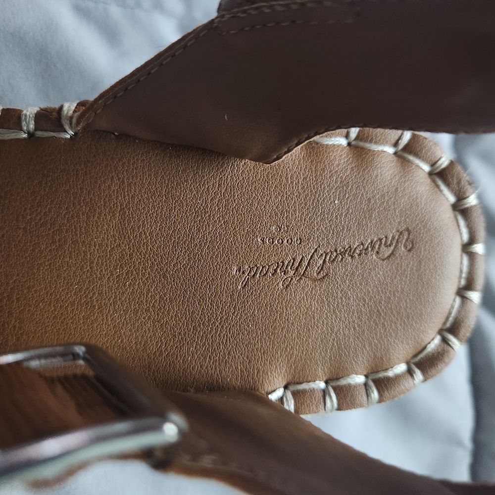 Universal Thread Tan Sandals with Buckle Straps - Picture 3 of 4